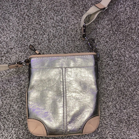 leather coach purse - Picture 3 of 4